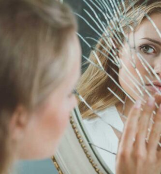 La relación entre autoestima baja y equilibrio emocional